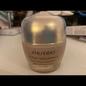 Shiseido Future Solution Lx Total Radiance Foundation - Rose 2